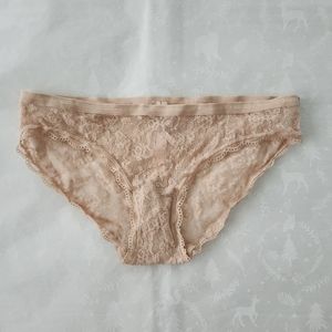 ππ₯NWT Victoria's secret lace nude color bikini panties Small